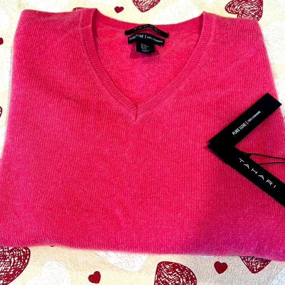NWT TAHARI Pure Luxe 100% Cashmere V Neck Sweater. Pink, size Medium - Picture 3 of 12